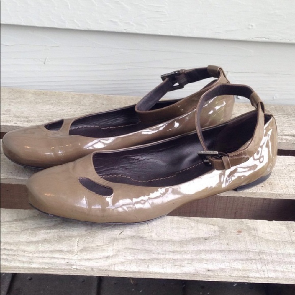 GIVENCHY - Taupe patent leather shoes - size 9.5